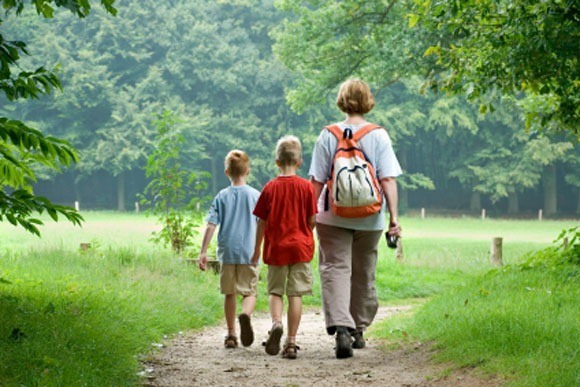 kids-hiking.jpg